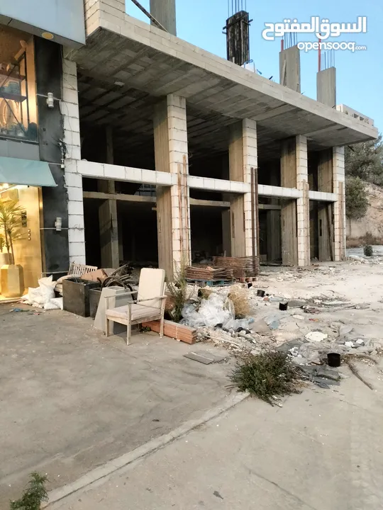 محلات للايجار يصلح معارض مفروشات على شارع بيت ايبا الرئيسي