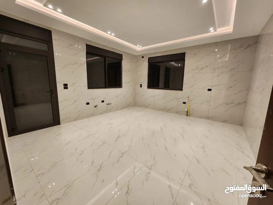 شقة مع روف دوبلكس للبيع على طريق المطار ( البنيات )  ref : 14367