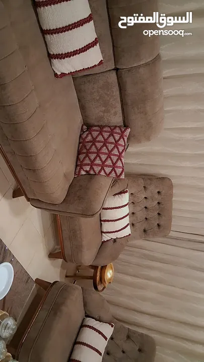 طقم كنب بحاله ممتازه