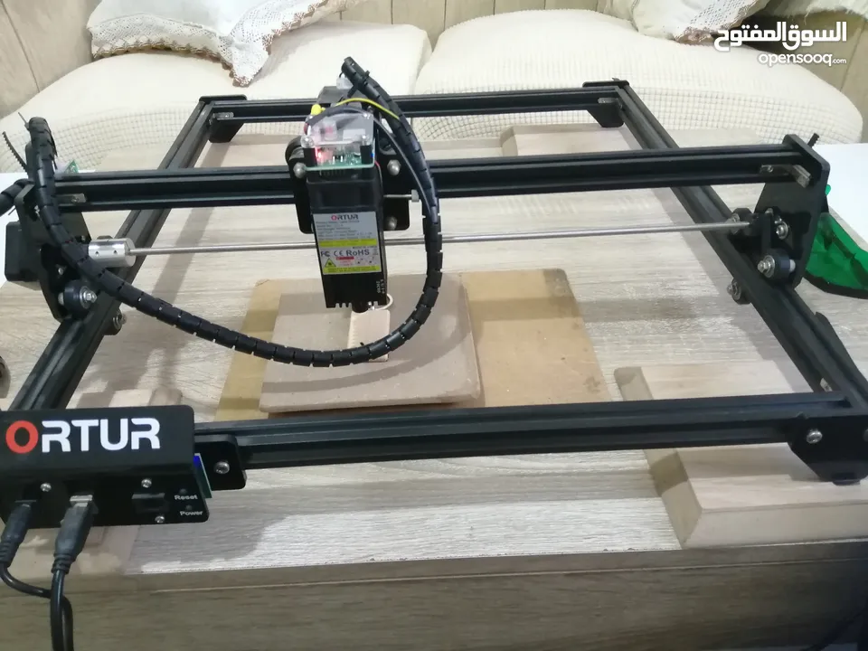 جهاز رسم ليزر Ortur Laser CO2 المميز المعروف بقدرته على الرسم على مختلف الخامات