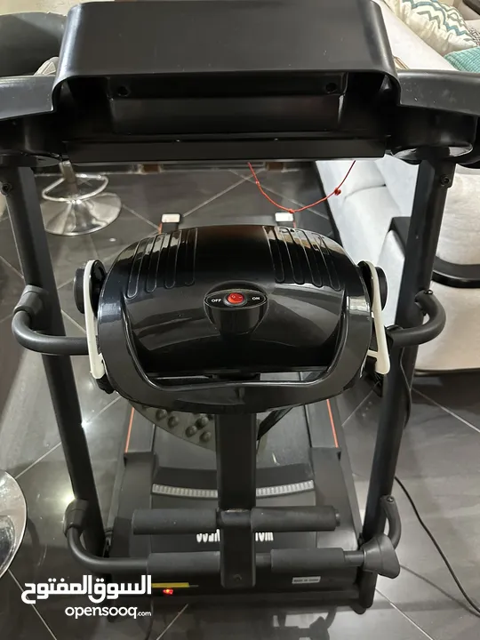 للبيع جهاز مشي و تكسير دهون كهربائي (Treadmill) من شركة WORLD FITNESS - بحالة ممتازة