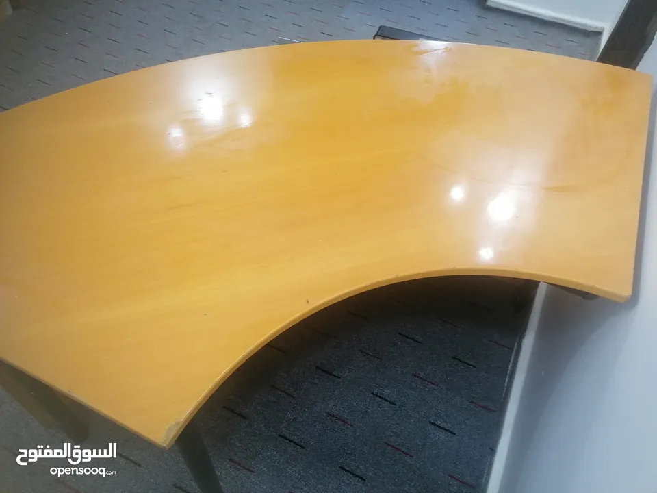 مكتب خشب أصلي للبيع بحالة ممتازة