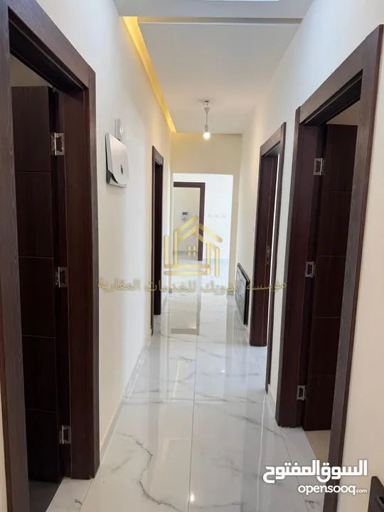 لم تسكن - تشطيبات فاخرة - طريق المطار - 4نوم - 230م - بإطلالــــه بانوراما - تستحق المشاهدة