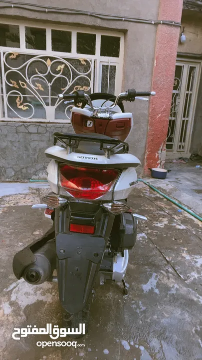 دراجه PCX ياباني