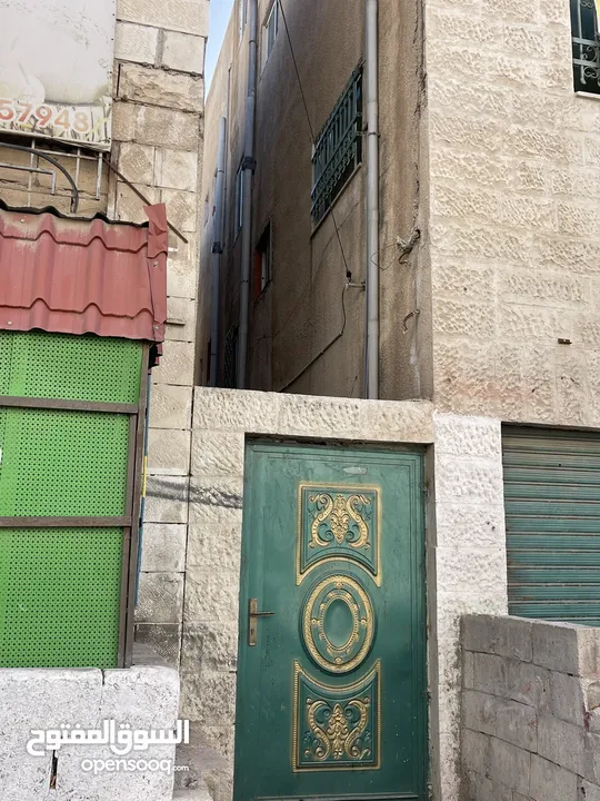 عمارة خمس شقق ومخزنين للبيع بسعر مغري