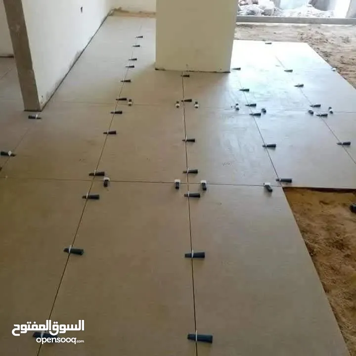 السلام عليكم  معلم بلاط تركيب جميع انواع البلاط أمانة و دقة وإنجاز العمل وسعر مناسب شفل فواصل وزوي