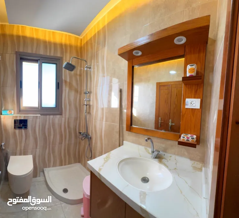 روف للايجار مفروش في اجمل مناطق رام الله والبيرة التواصل مع المالك مباشرة دون وسيط 1250 دولار