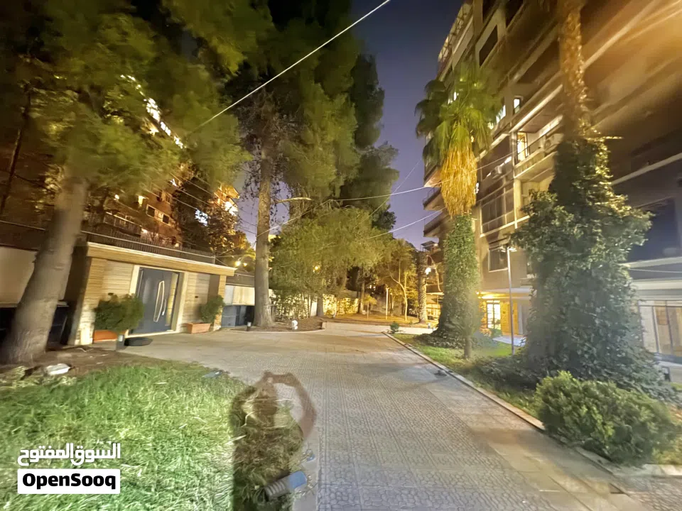 للبيع منزل إطلالة على ساحة الأمويين