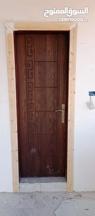 ابواب خشبيه داخليه و خارجيه بتصاميم حديثه وفاخره وعصريه جميع الانواع دهان  او تلبيس pvc  وقشره بلوط