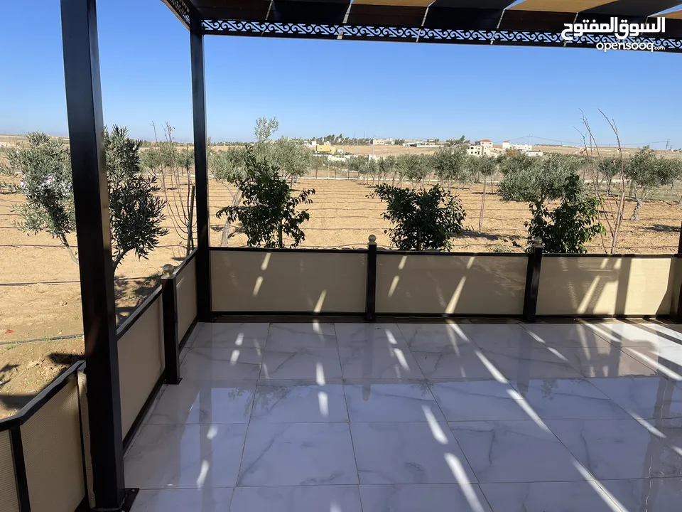 ارض زراعيه مجهزه بل كامل تبعد عن شارع المطار 6 كيلو تبعد عن وسط مادبا4ك