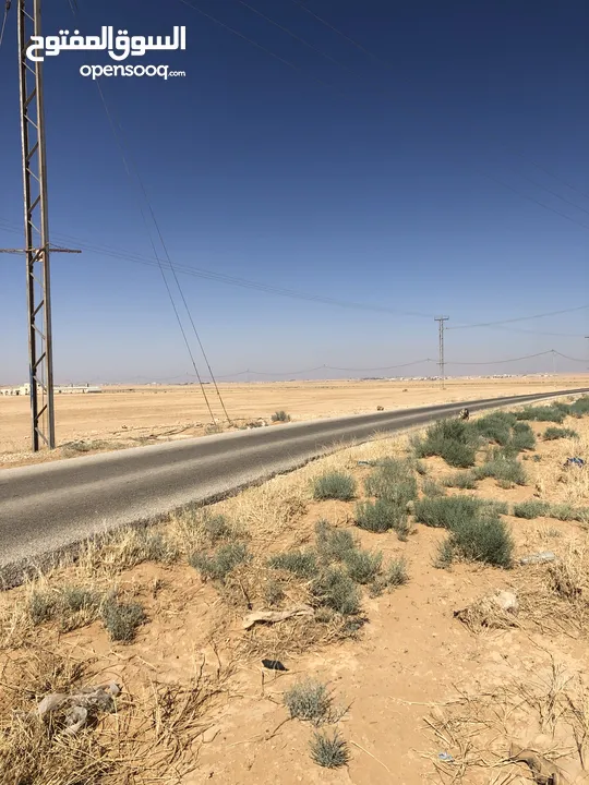 في قرية القنيطرة على الشارع المعبد مباشرة كهرباء على امتداد الشارع / مشروع مميز من المالك مباشرة