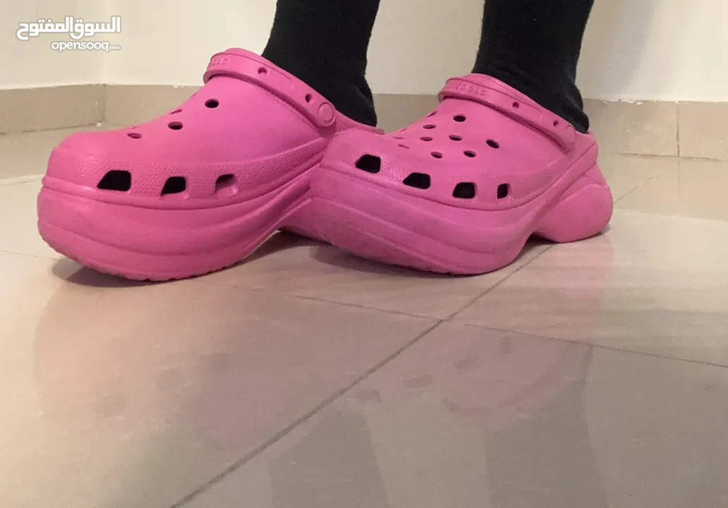 كروكس crocs حذاء رياضي/ شبشب بكعب عالي مريح وعصري