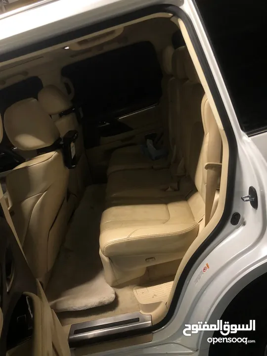 DHS 215,000/= 2019 LEXUS LX570 TOP - قمه في النظافه - مسرفس بالكامل  - بحالة ممتازة جداً - فل اوبشن