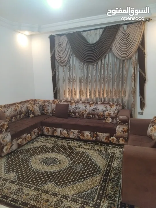 طقم كورنر بحاله ممتازه مع سجادة للبيع