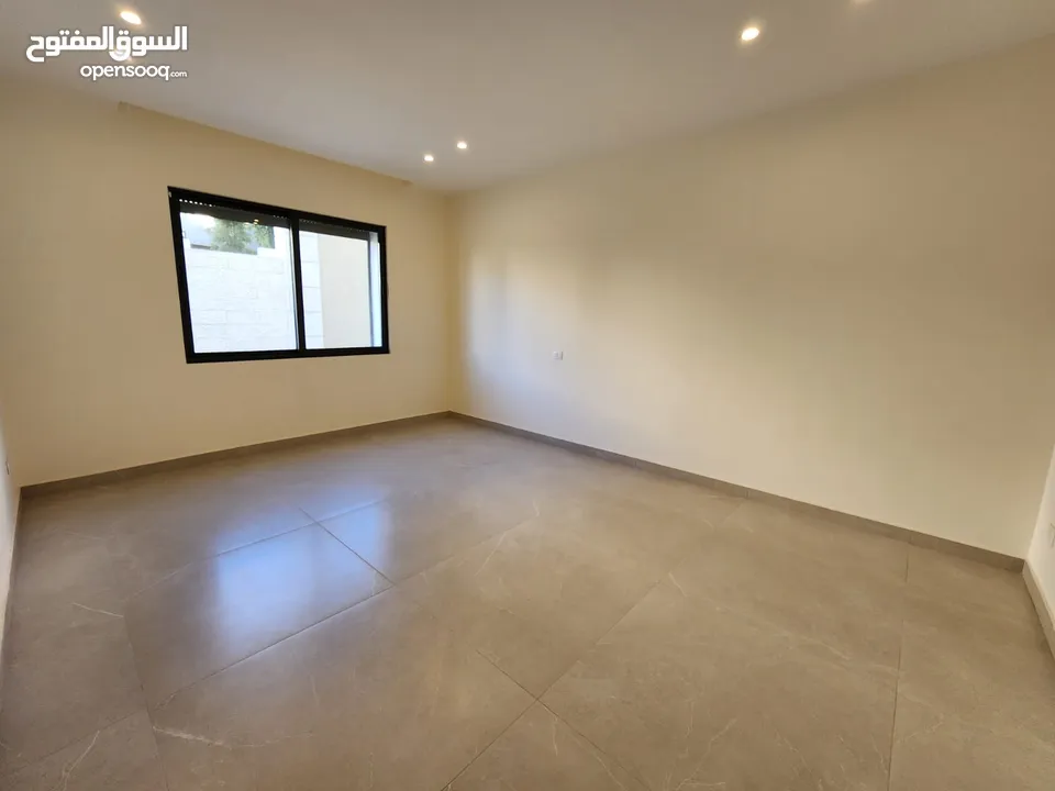 شقة طابقية فاخرة للبيع في عبدون  ref : 14385