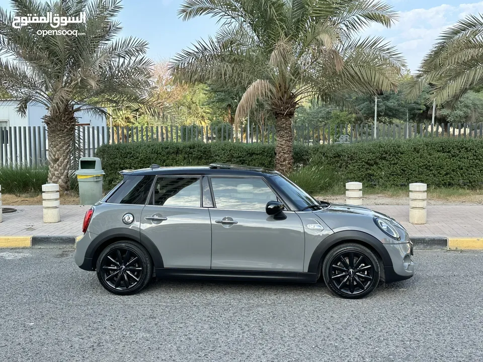 Mini cooper S 4 doors full option 38,000km only 2019 undewarranty excellent conditions