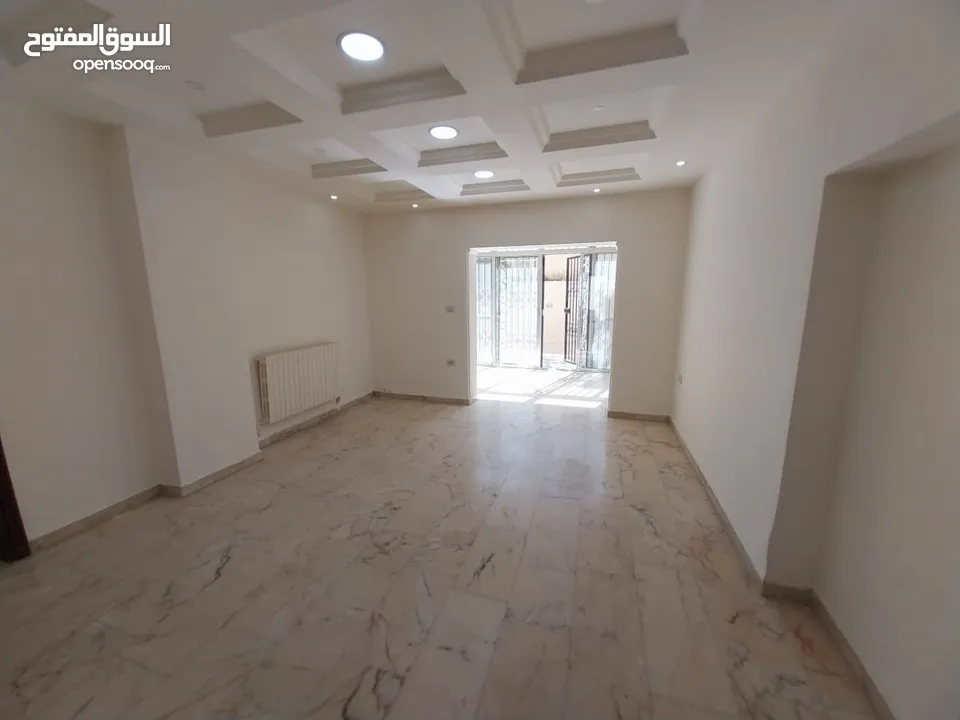 شقة غير مفروشة للإيجار ( Property 38542 ) سنوي فقط