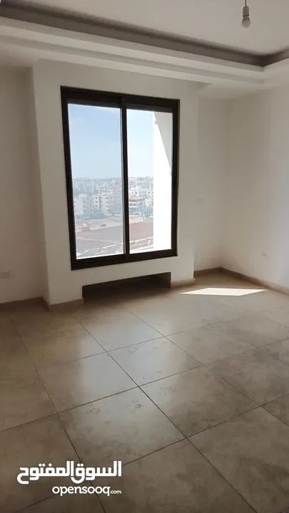 شقة مميزة جداً للبيع الطابق الارضي مساحة الشقة الكلية 337م  مع ترس 150م/ خلدا