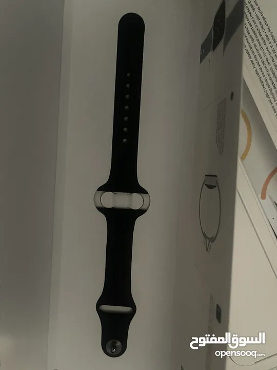 ساعة ابل SE 40mm بس ما معها شاحن بس وكالة من الشركة و مش مفتوحة و عليها لزقة شاشة