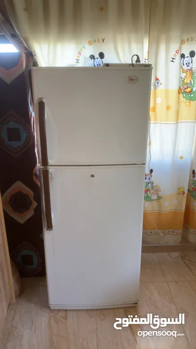ثلاجه LG بحاله جيد جدا للبيع قديمه شوي