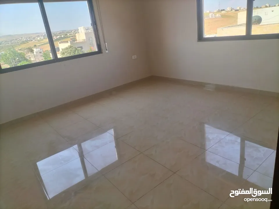 شقه طابقيه للايجار ايدون جنوب قصر العوادين ب400م