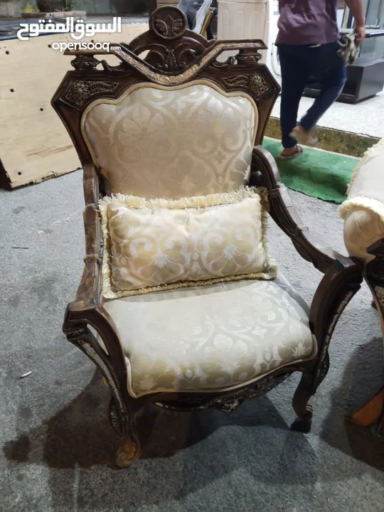 طقم كنب مرصع نحاس