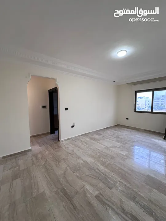 شقة #ارضيه ((فااارغه))مساحة واسعه 190م للايجار في دير غبار #.. مع ترس و كراج خاص