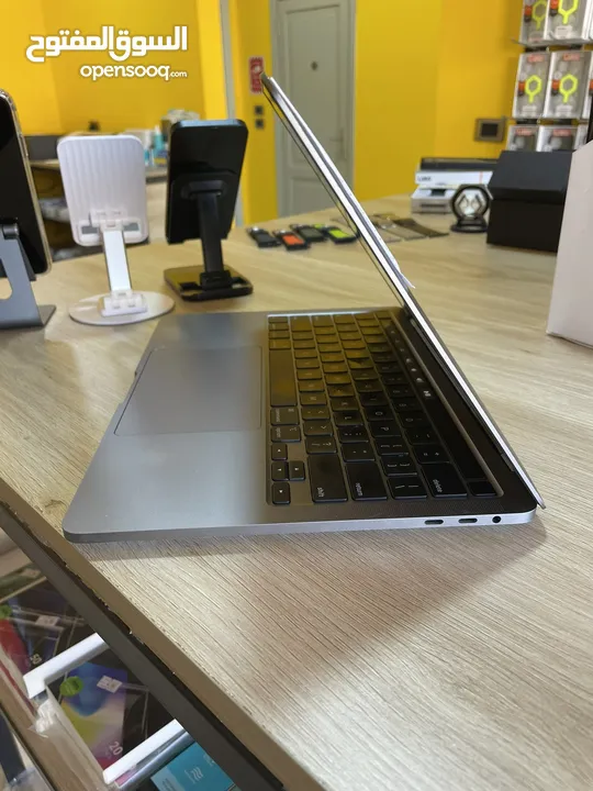 Macbook Pro 2020 Core i7  بحالة الوكالة