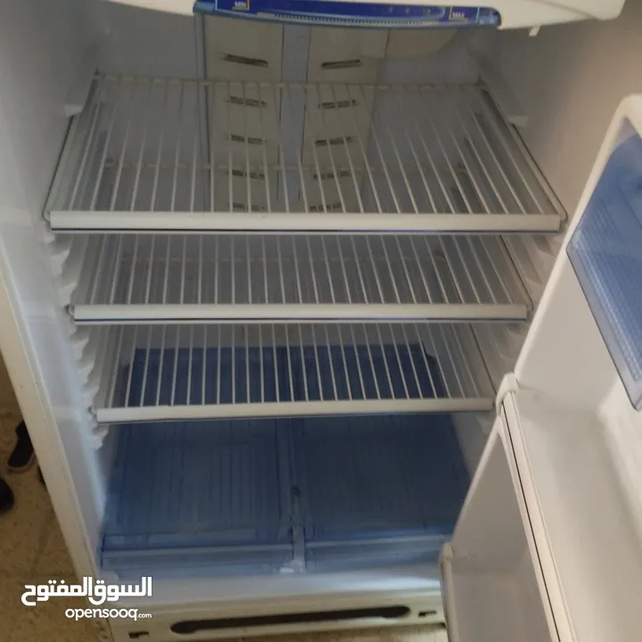 ثلاجة نوع فيدرال 250/300 لتر