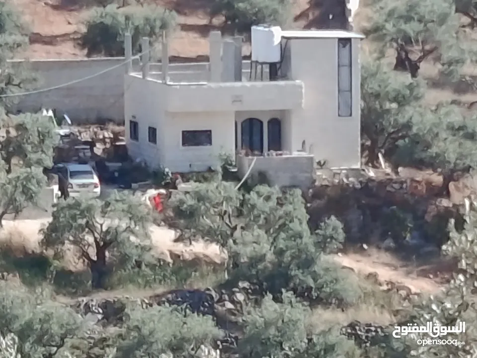 بيت للبيع في قرية عوريف جنوب نابلس