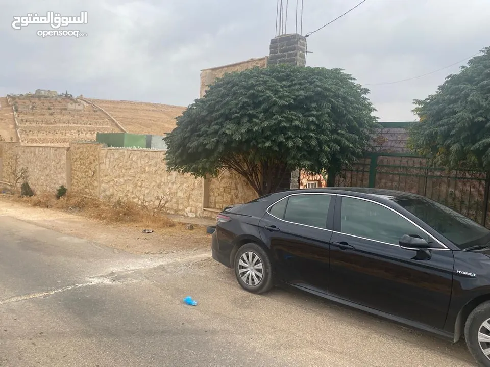 قفقفا 13 دنم منطقة مزارع وشاليهات وطبيعة خلابة مسيجة جدار حجر