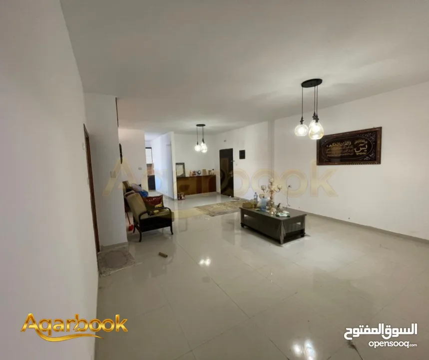 شقة مميزة بإطلالة رائعة بانتظارك!   أم الشرايط – قرب دوار الأمين