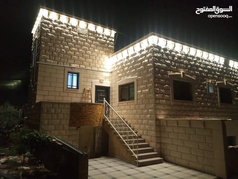 منزل خاص مع حديقة ومدخل