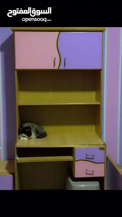 مكتبه واسعه للبيع للاناث