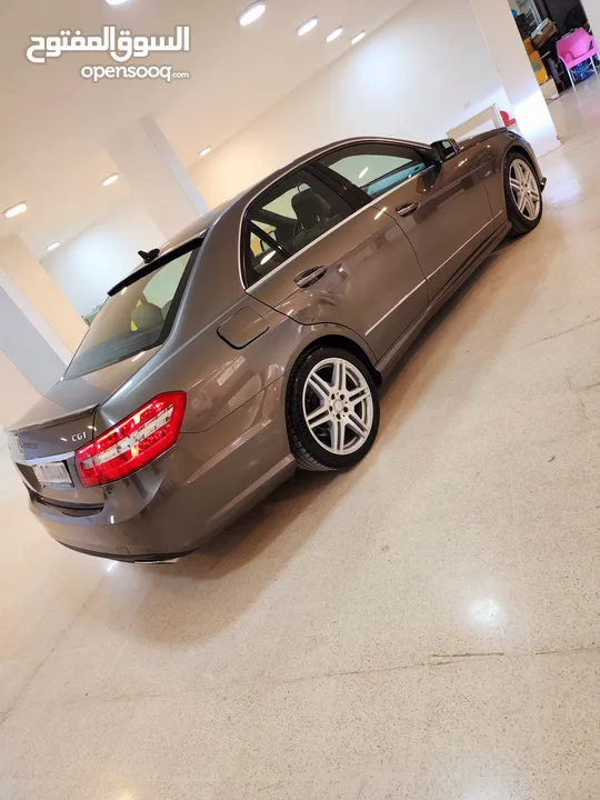 مرسيدس E200 CGI 2011 AMG Panorama  Avenguard بحالة الوكاله عداد 113 فحص كامل لون نحاسي دهان الوكاله