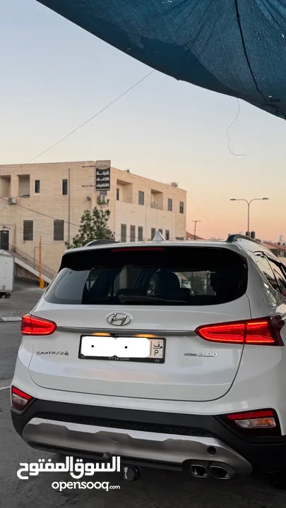 SUV هونداي سانتافيه فل اضافات ما عدا الفتحة