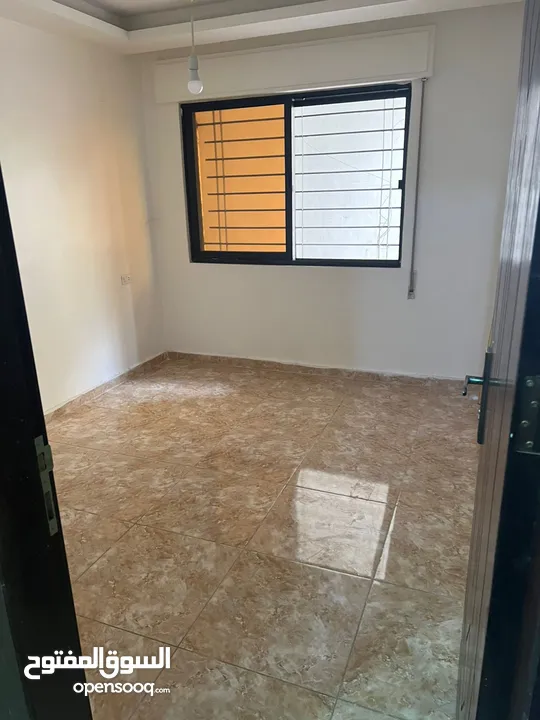 شقة مميزة جدا للبيع بالقرب من مستشفى الأمير حمزة (بسعر مغري)