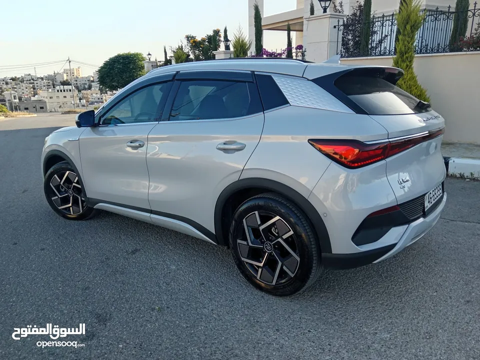 بي واي دي يوان 2022 فل كامل بانوراما لون سلفر بطاريه كبيره جمرك حديث