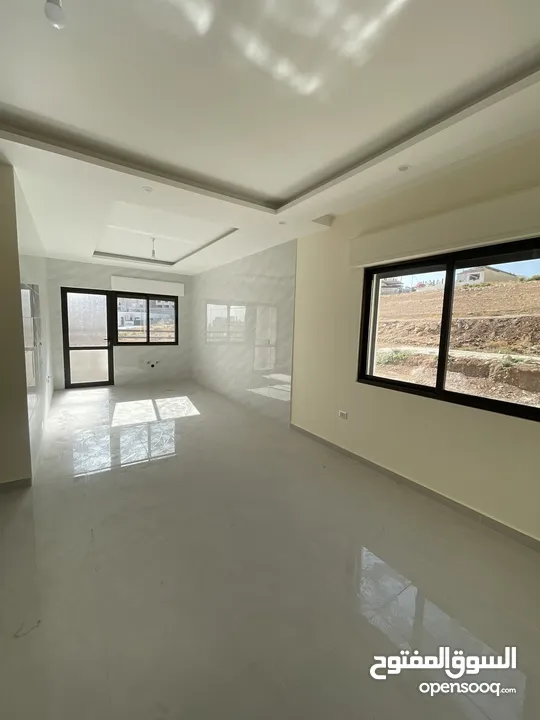 شقة طابق اول للبيع