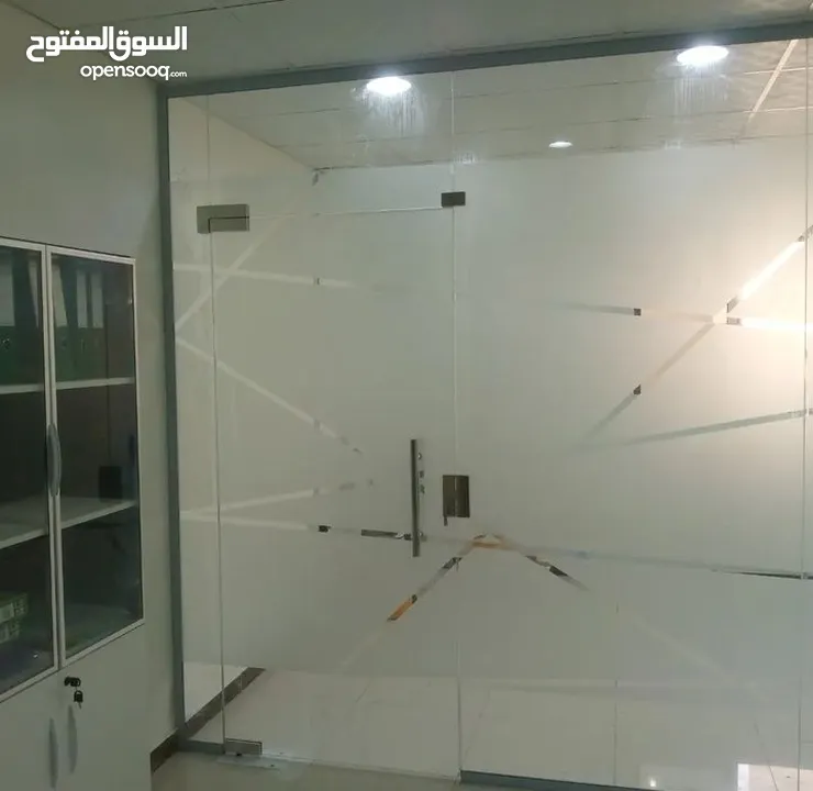 معرض رام الله الرونق للزجاج و مرايا و سيكوريت ستانلس ستيل  شور بكس سوكاريت  ارمان بترينات