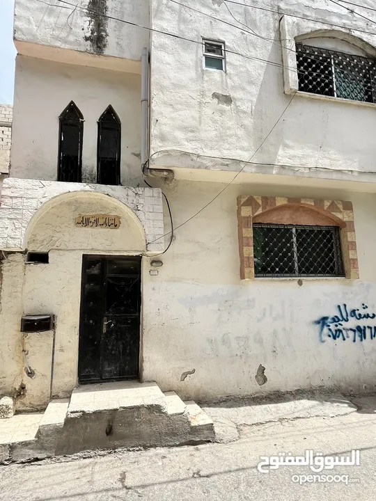 عمارة للبيع ثلاث طوابق من المالك مباشرة في مخيم البقعة