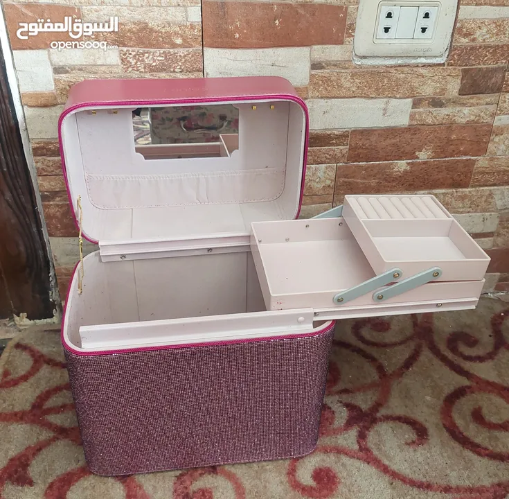 شنطة مكياج ومجوهرات فاخره ستراس حجم كبير