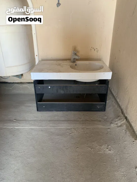 اثاث صالون او حلاق او مساج مستعمل للبيع