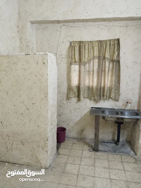 غرفتين مطبخ وصالون  وحمام جانب مركز امن الغوريه