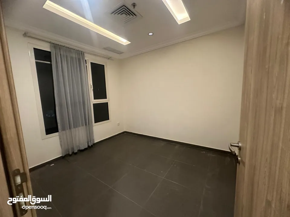 لللايجار عمارة بالسالمية44 شقة - For rent, a building in Salmiya consisting of 44 apartments -