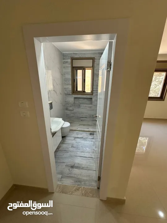 ثلاث غرف نوم غير مفروشة للايجار