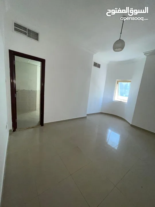 شقة للايجار  في  عجمان      في النعيمية   3    بسعر   ممتاز    جدا   جدا