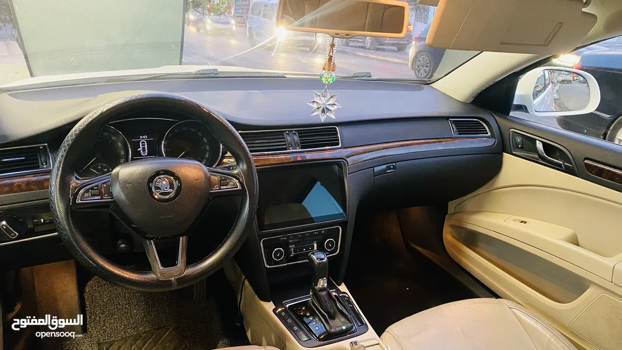 سكودا سوبيرب 2014 ديزل فل اضافات مع فتحة سقف على الكاش أو بدل