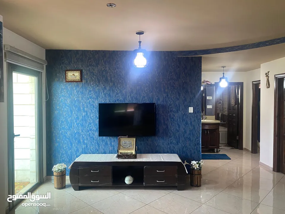 شقة مميزة بإطلالة رائعة سوبر ديلوكس على الشارع الرئيسي. منطقة خلة قيس قريبة جدا على بيت جالا ...