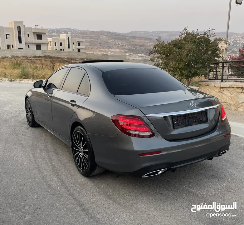E220d ᄉ Mercedes-Benz